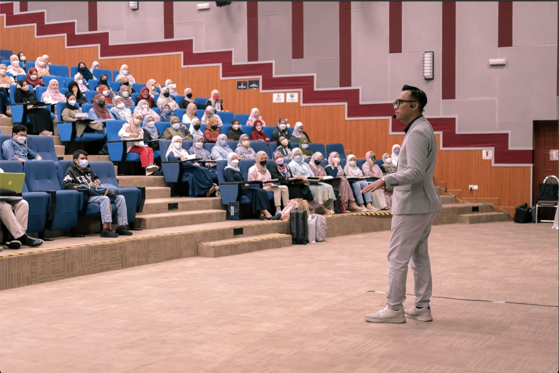 Mizi Wahid teaching in a university lecture hall